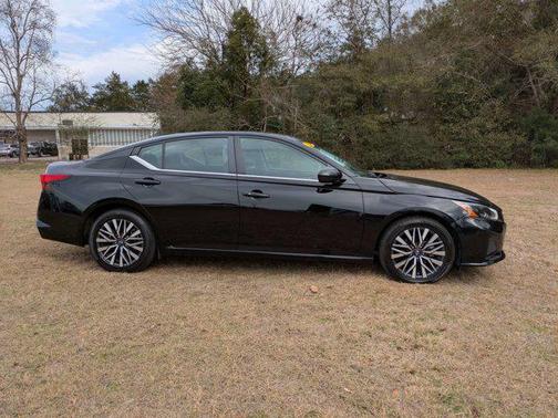 Super Black 2023 Nissan Altima 2.5 SV