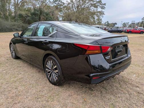 Super Black 2023 Nissan Altima 2.5 SV