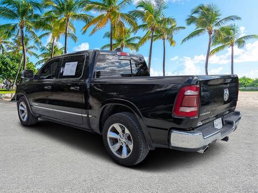 Diamond Black Crystal Pearlcoat 2019 RAM 1500 Limited