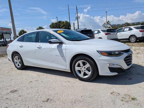 Summit White 2024 Chevrolet Malibu FWD 1LT