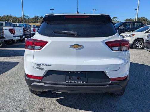 Summit White 2023 Chevrolet Trailblazer LS