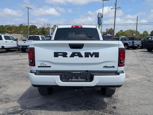 Bright White Clearcoat 2025 RAM 2500 Big Horn Crew Cab 4x4 6'4' Box