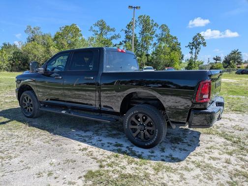 Diamond Black Crystal Pearlcoat 2025 RAM 2500 Big Horn Crew Cab 4x4 6'4' Box