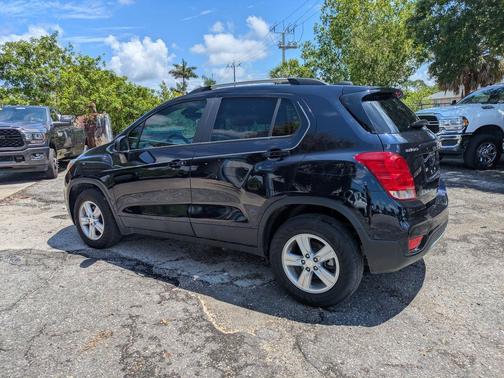 Midnight Blue Metallic 2022 Chevrolet Trax LT