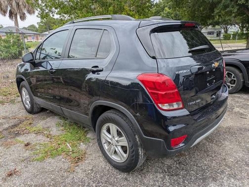 Midnight Blue Metallic 2022 Chevrolet Trax LT