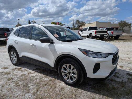 Star White Metallic Tri-Coat 2023 Ford Escape Active