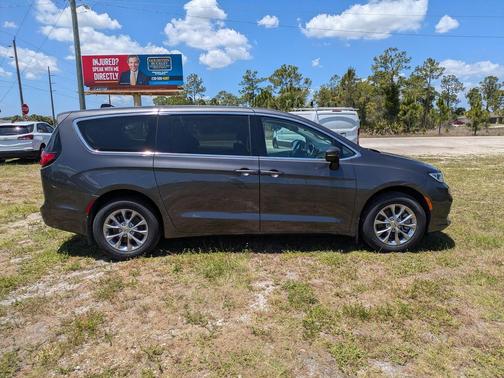 Granite Crystal Metallic Clearcoat 2023 Chrysler Pacifica Touring L