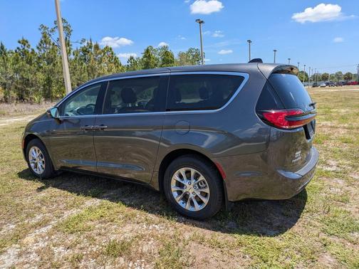 Granite Crystal Metallic Clearcoat 2023 Chrysler Pacifica Touring L