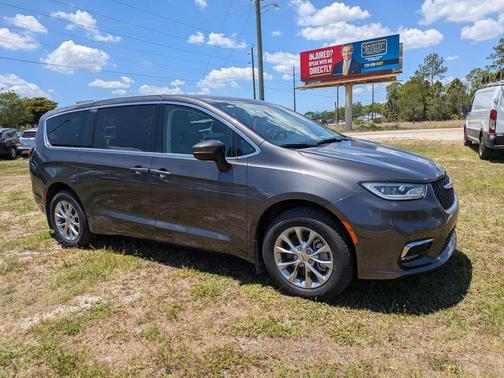 Granite Crystal Metallic Clearcoat 2023 Chrysler Pacifica Touring L