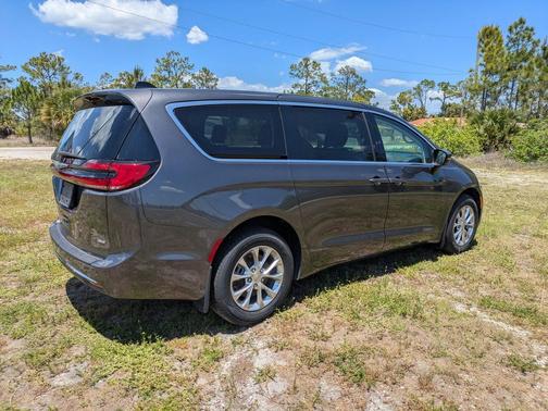 Granite Crystal Metallic Clearcoat 2023 Chrysler Pacifica Touring L