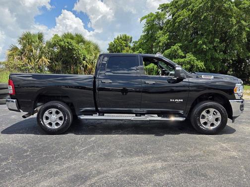 Diamond Black Crystal Pearlcoat 2024 RAM 2500 Big Horn Crew Cab 4x4 6'4' Box