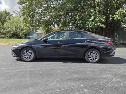 Abyss Black 2024 Hyundai ELANTRA SEL