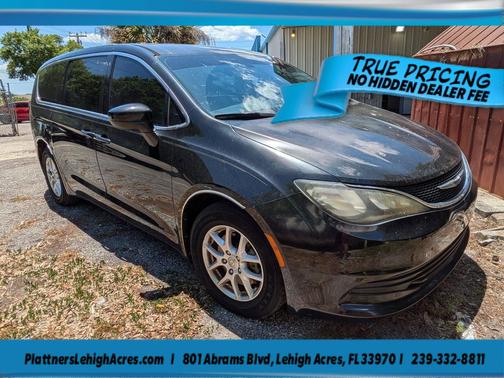 Brilliant Black Crystal Pearlcoat 2017 Chrysler Pacifica Touring