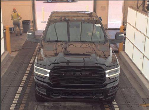 Diamond Black Crystal Pearlcoat 2023 RAM 2500 Laramie Crew Cab 4x4 6'4' Box