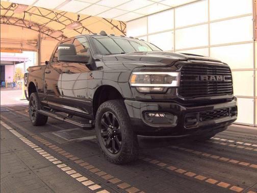 Diamond Black Crystal Pearlcoat 2023 RAM 2500 Laramie Crew Cab 4x4 6'4' Box