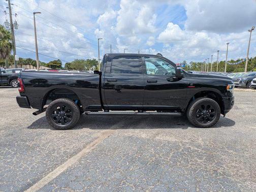 Diamond Black Crystal Pearlcoat 2023 RAM 2500 Laramie Crew Cab 4x4 6'4' Box