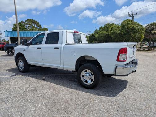 Bright White Clearcoat 2024 RAM 2500 Tradesman Crew Cab 4x4 6'4' Box