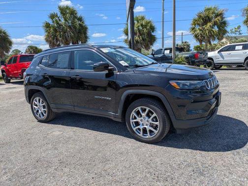 Diamond Black Crystal Pearlcoat 2022 Jeep Compass Latitude Lux