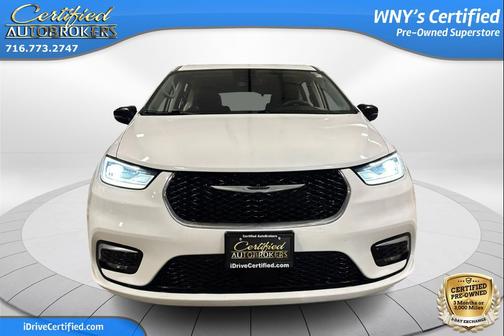 Bright White Clearcoat 2024 Chrysler Pacifica Touring L