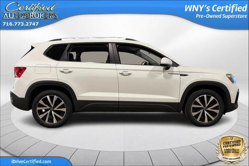 Pure White 2022 Volkswagen Taos 1.5T SE