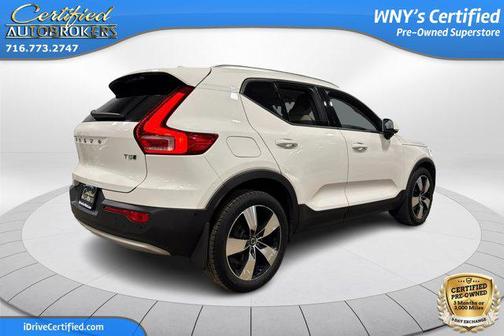 Ice White 2019 Volvo XC40 T5 Momentum