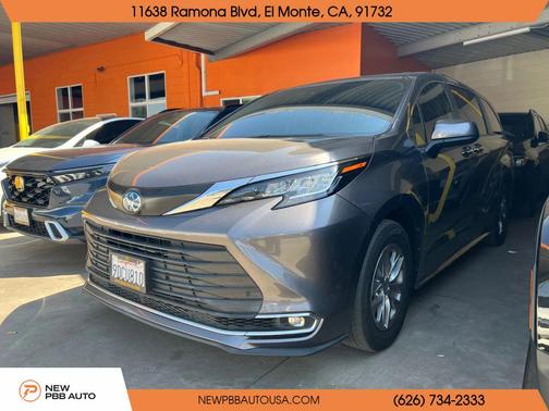 2022 Toyota Sienna XLE 7 Passenger