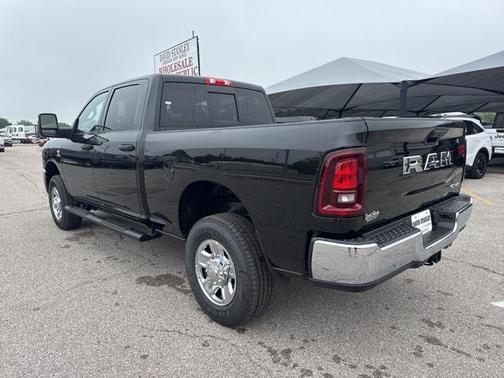 2025 RAM 2500 Tradesman Crew Cab 4x4 6'4' Box