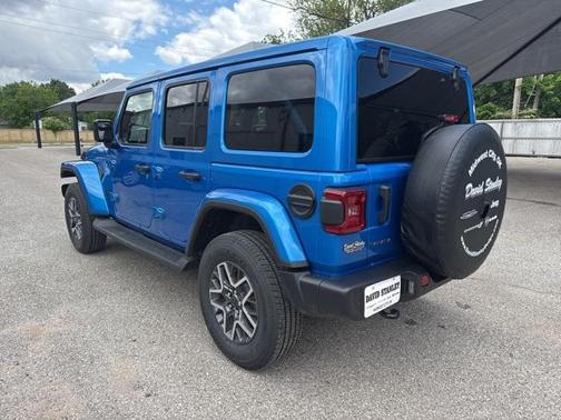 2025 Jeep Wrangler 4-Door Sahara 4x4