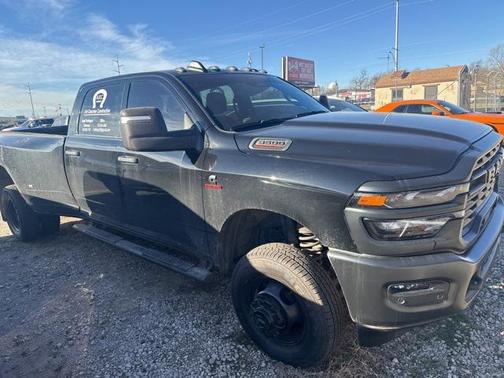 2025 RAM 3500 Tradesman Crew Cab 4x4 8' Box