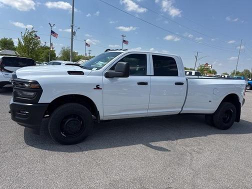 2025 RAM 3500 Tradesman Crew Cab 4x2 8' Box