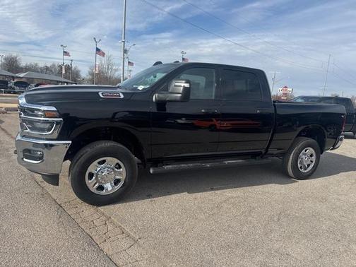2026 RAM 2500 Tradesman Crew Cab 4x4 6'4' Box