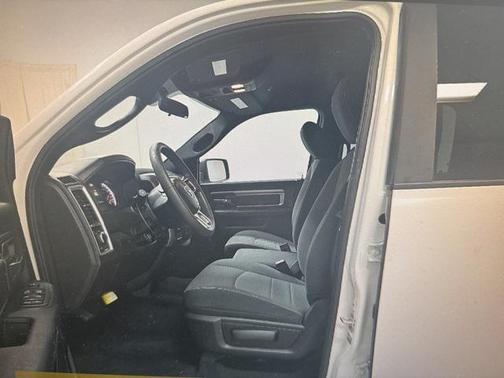 2024 RAM 1500 Classic Warlock Crew Cab 4x4 5'7' Box