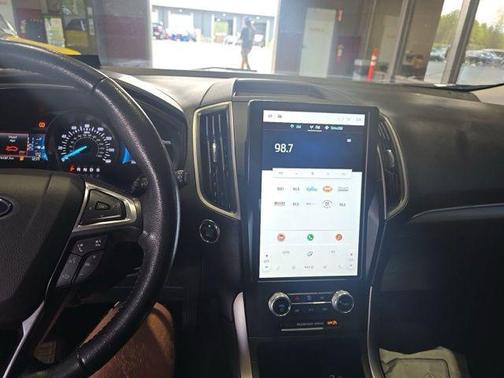Black Metallic 2022 Ford Edge SEL