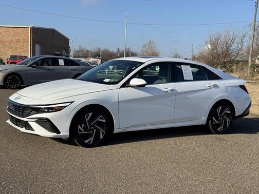 2025 Hyundai ELANTRA SEL