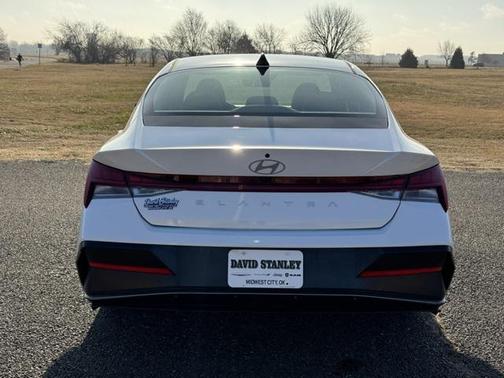 2025 Hyundai ELANTRA SEL