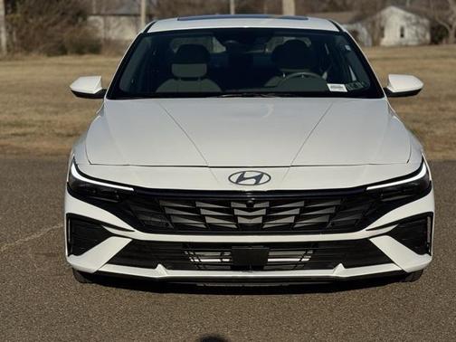 2025 Hyundai ELANTRA SEL