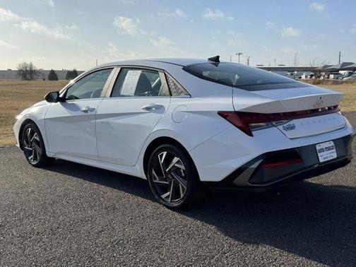 2025 Hyundai ELANTRA SEL