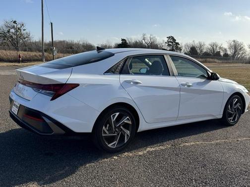 2025 Hyundai ELANTRA SEL