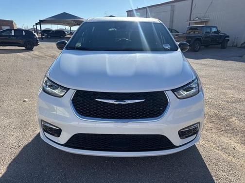 2026 Chrysler Pacifica L