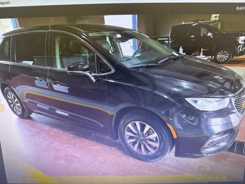 2023 Chrysler Pacifica Hybrid Touring L