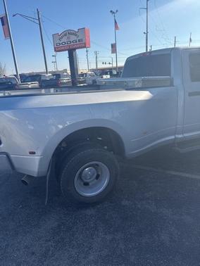 2017 RAM 3500 Tradesman Crew Cab 4x4 8' Box