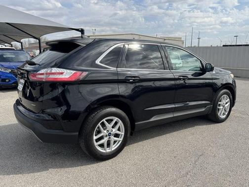 Black Metallic 2022 Ford Edge SEL