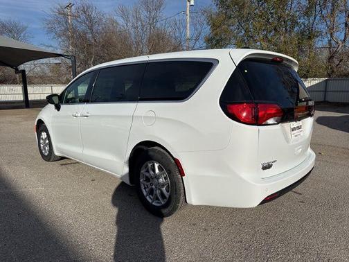 2026 Chrysler Voyager LX