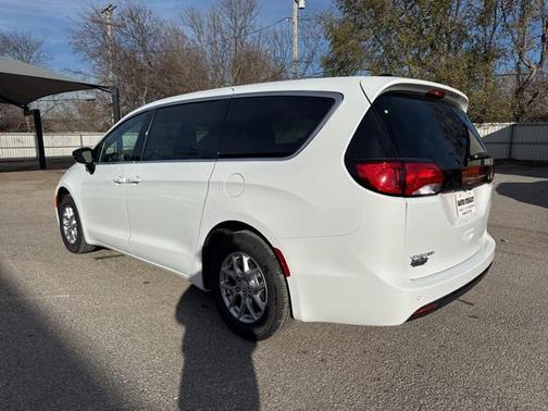 2026 Chrysler Voyager LX