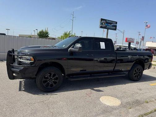 Diamond Black Crystal Pearlcoat 2023 RAM 3500 Laramie Crew Cab 4x4 8' Box