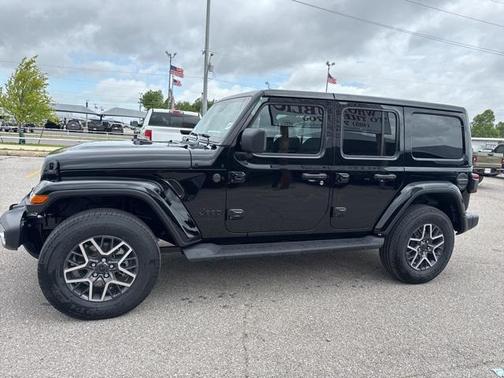 2025 Jeep Wrangler 4-Door Sahara 4x4