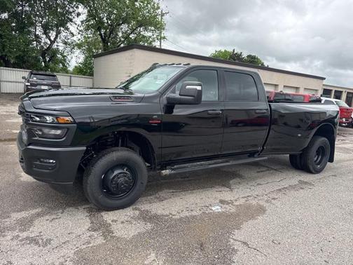 2025 RAM 3500 Tradesman Crew Cab 4x4 8' Box