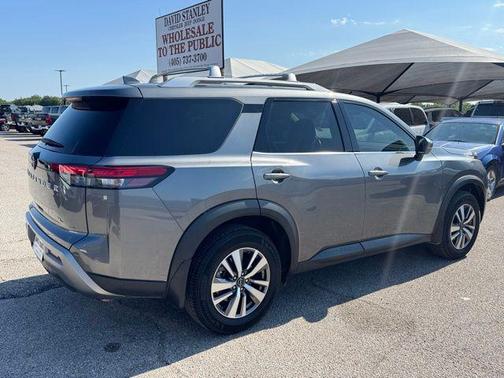 Gun Metallic 2023 Nissan Pathfinder SL FWD
