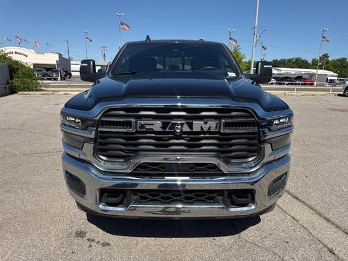 2025 RAM 2500 Tradesman Crew Cab 4x4 6'4' Box