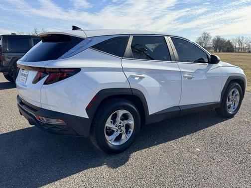 2024 Hyundai TUCSON SE